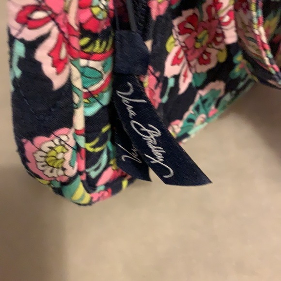 Vera Bradley bag 10 x 7. - Picture 5 of 6